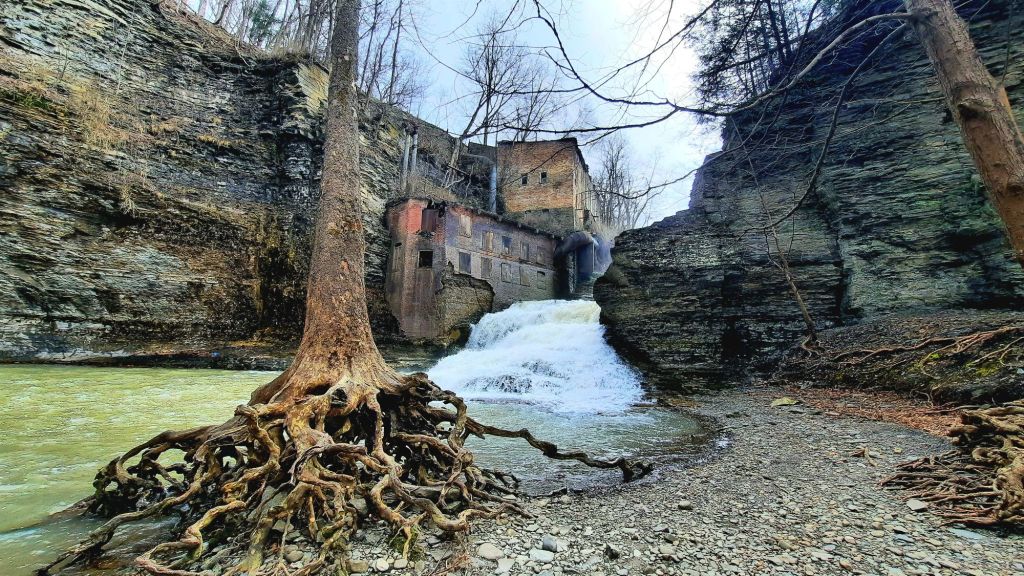 Wells falls in Ithaca NY, abandoned hydroelectric factory, Kae Audhild hiking photos upstate New York, Finger Lakes, flx