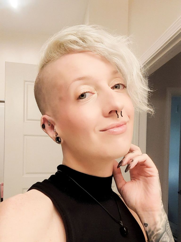 Kae Audhild selfie wearing Prozis Smoothie Tank Top