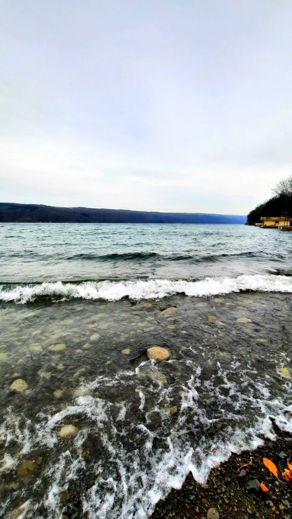 The waves of Skaneateles Lake on a windy day, right before a storm - Niles Moravia New York, Finger Lakes FLX outdoors nature hiking travel vlogs blogger Kae Audhild