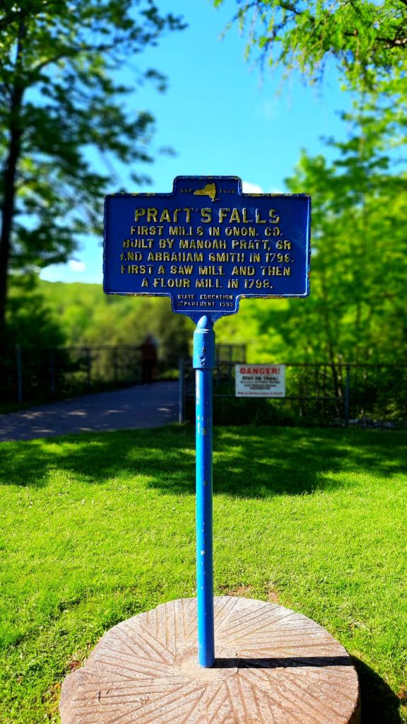 Pratt's Falls - First mills in Onondaga County built by Manoah Pratt, Sr and Abraham Smith in 1796. First a saw mill and then a flour mill in 1798. - pratts falls park Manlius NY historic blue info sign