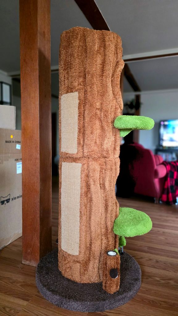 Cat scratchers on the neck side of xiamiao Magic Forest Cat Tree Tower
